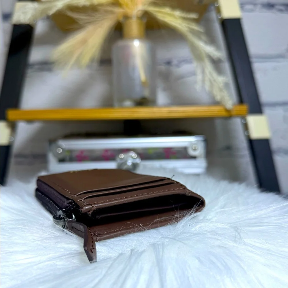 Levi's Brown Leather Wallet - Picture 8 of 9